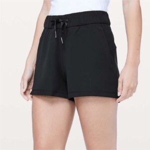 Lululemon On The Fly Short *Woven *2.5" Black size 6